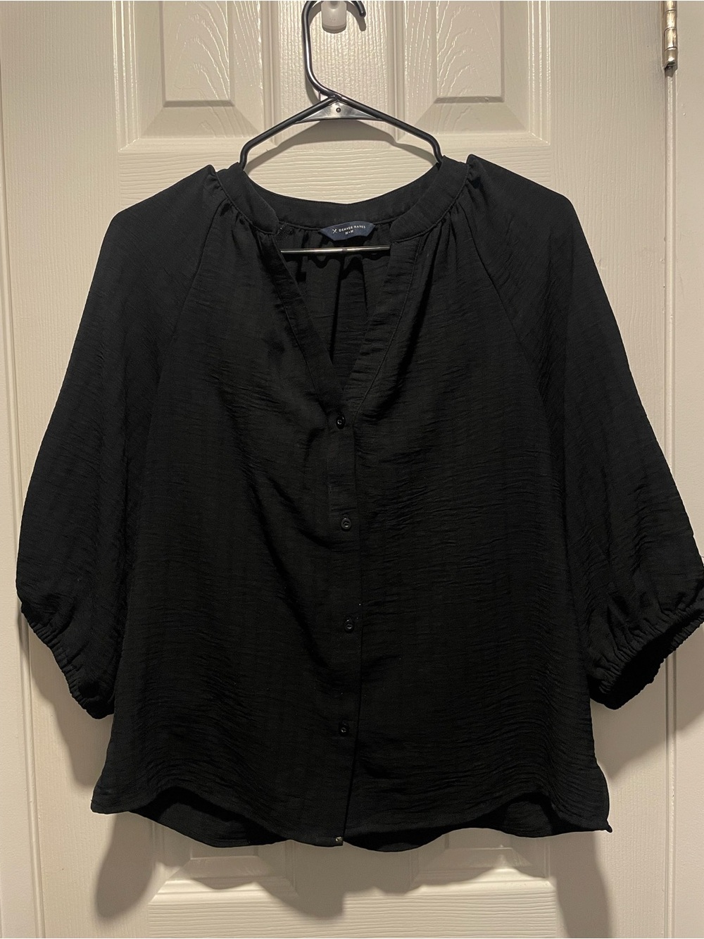 Size M Denver Hayes 3/4 Sleeve Black Button Up Blouse